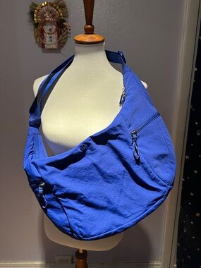 Lululemon Large slouchy sling bag.